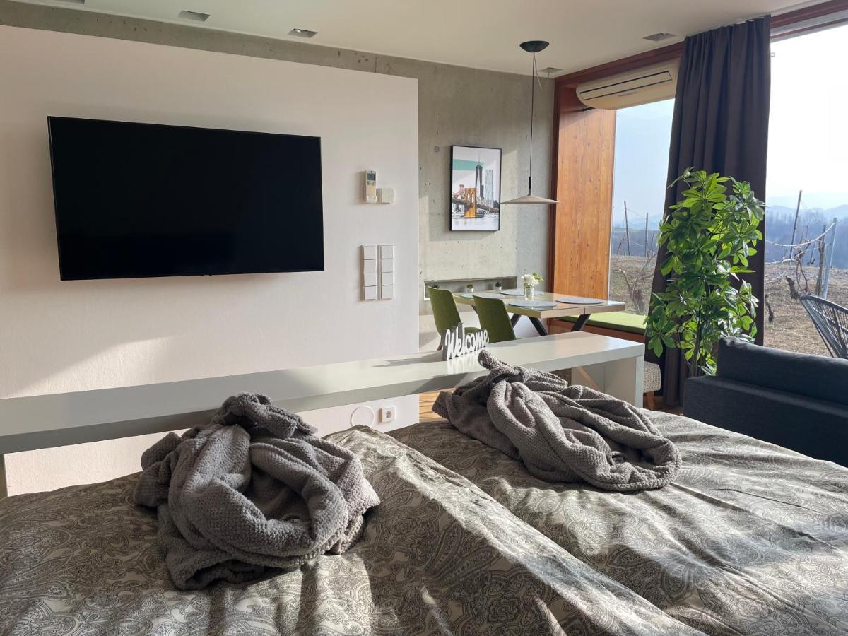 *Brandnew* Modernes Apartment In Den Weinbergen Mit Pool Und Sauna Spielfeld Eksteriør bilde